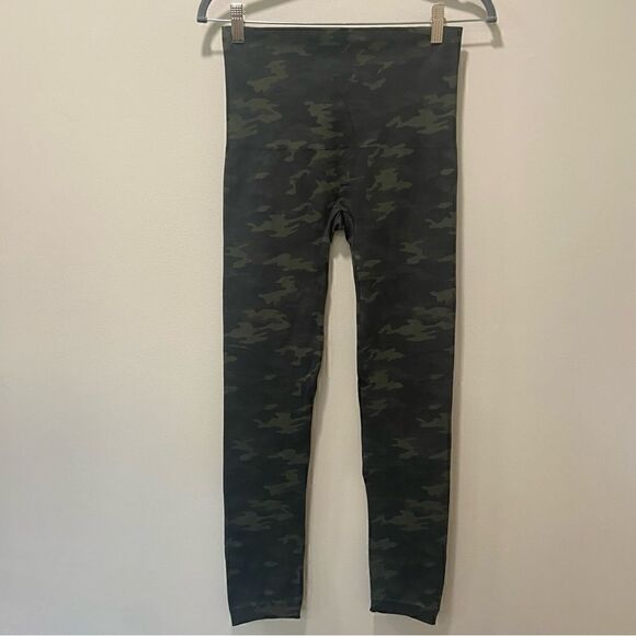 Spanx Look At Me Now Seamless Legging in Green Camo sz 1x - Picture 5 of 6